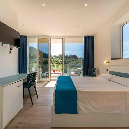 Zenit - Rooms&pool 4*